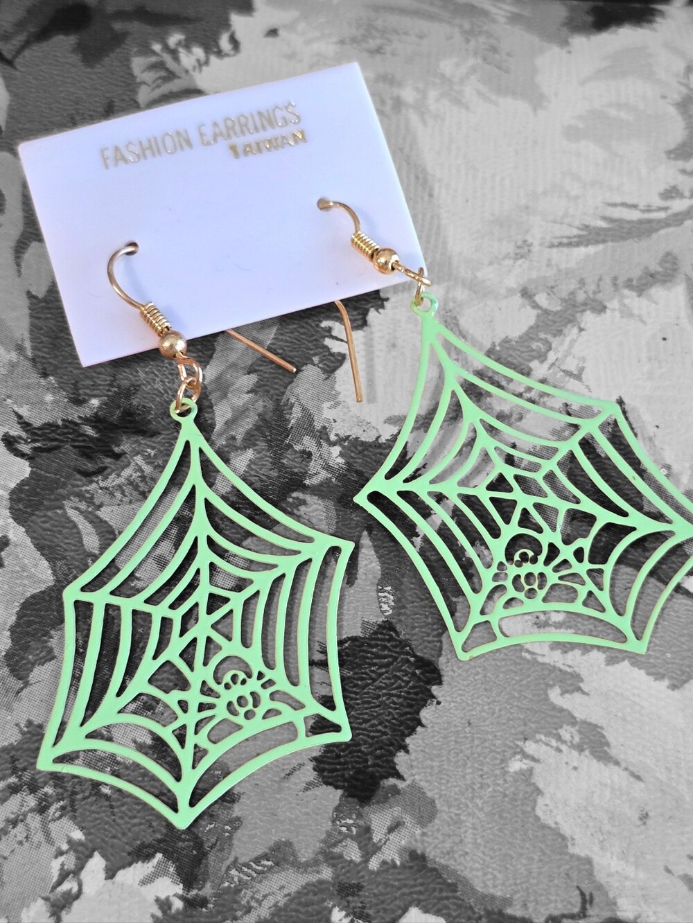 Vintage | Mint Green Spiderweb Dangle Earrings